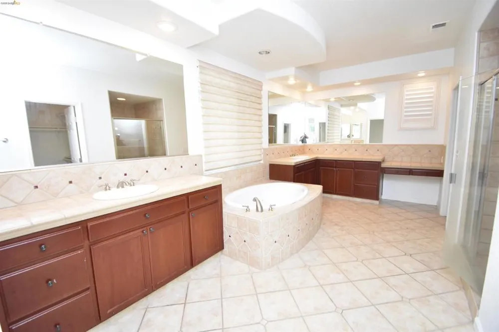 5548 Cortina Ln Stockton, CA 95219