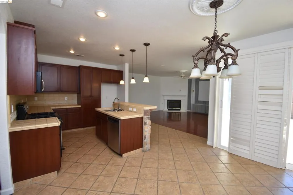 5548 Cortina Ln Stockton, CA 95219