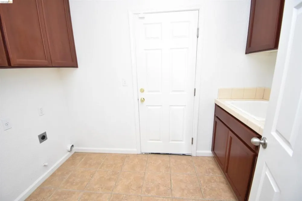 5548 Cortina Ln Stockton, CA 95219
