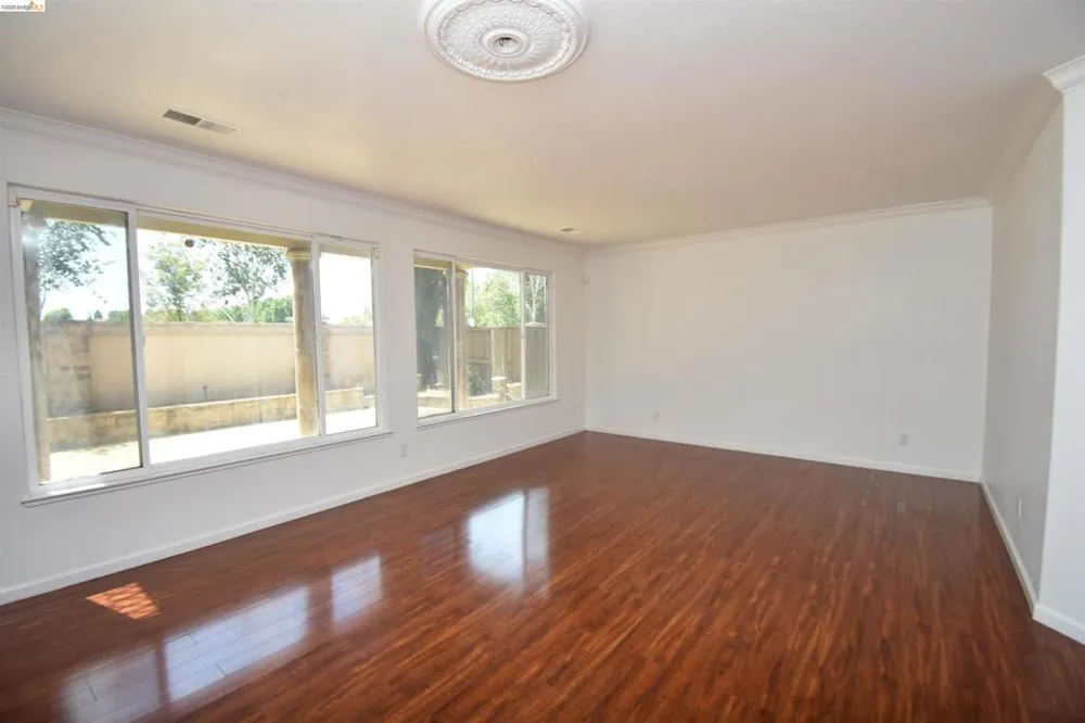 5548 Cortina Ln Stockton, CA 95219