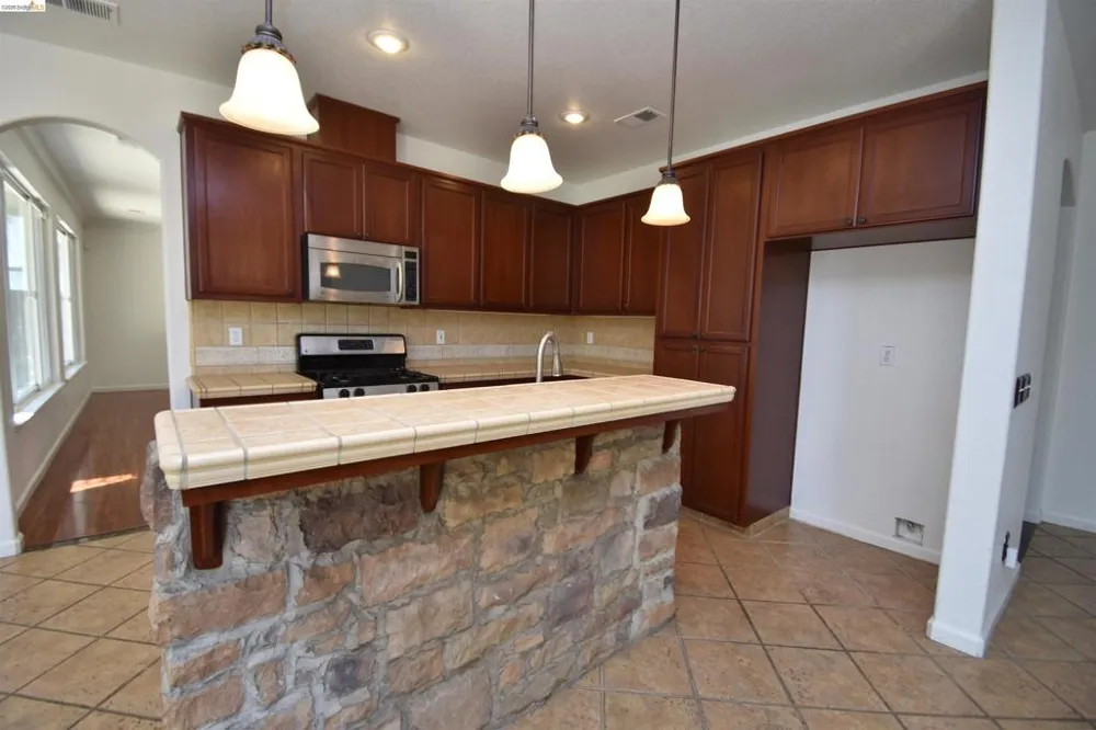 5548 Cortina Ln Stockton, CA 95219