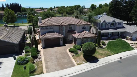 5548 Cortina Ln
