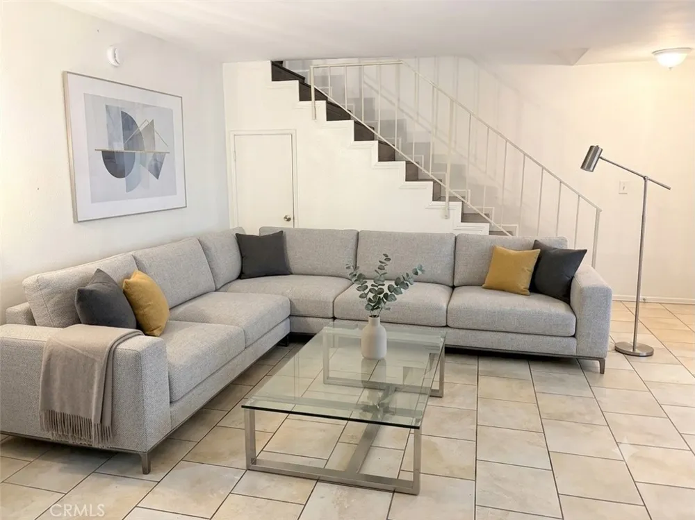 20146 Cohasset Street #5 Winnetka, CA 91306