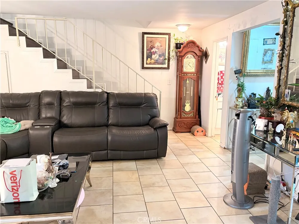 20146 Cohasset Street #5 Winnetka, CA 91306