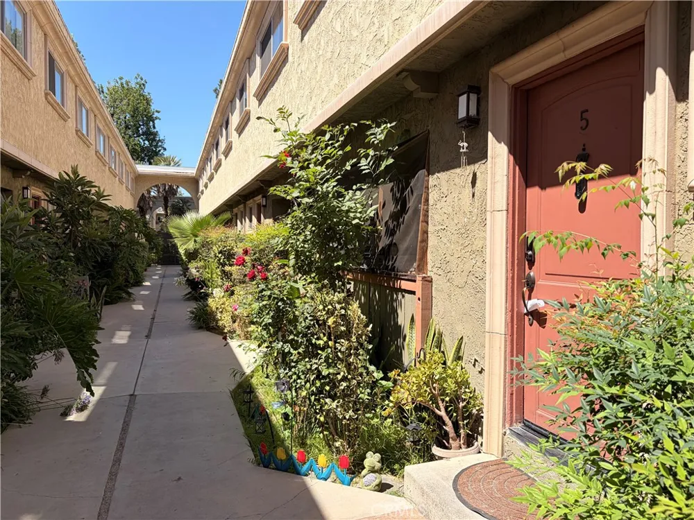 20146 Cohasset Street #5 Winnetka, CA 91306