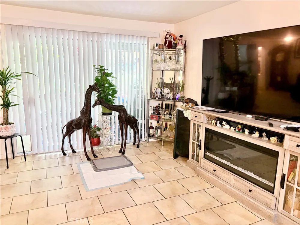 20146 Cohasset Street #5 Winnetka, CA 91306
