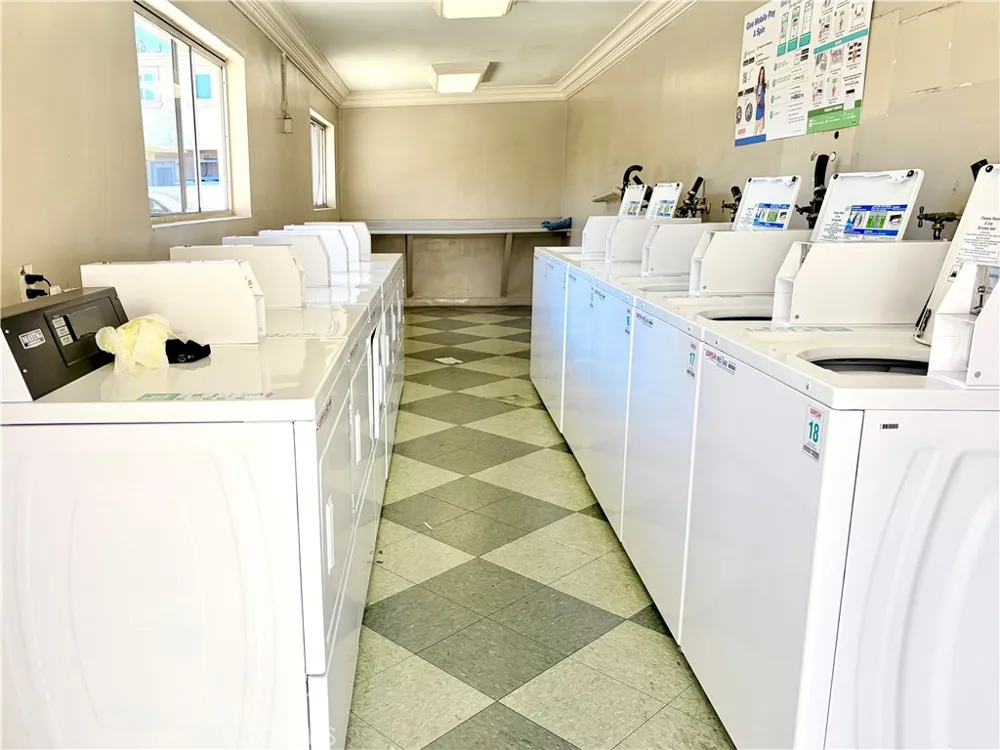 20146 Cohasset Street #5 Winnetka, CA 91306