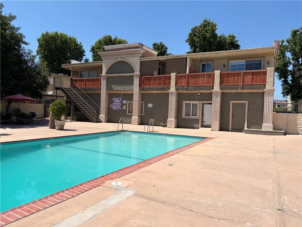 20146 Cohasset Street #5 Winnetka, CA 91306