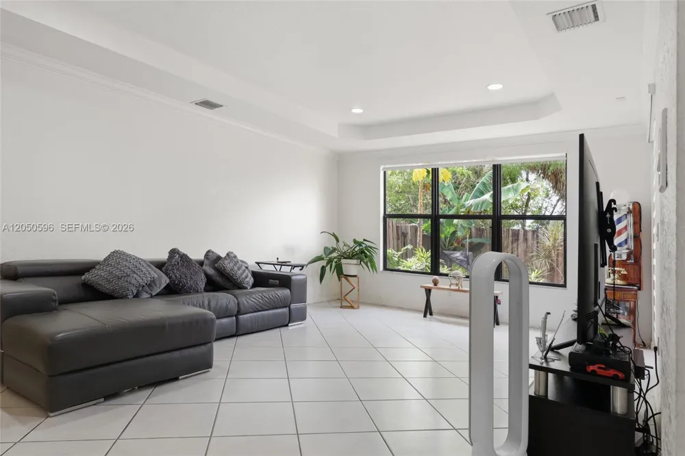 8932 SW 228th Ln Cutler Bay, FL 33190