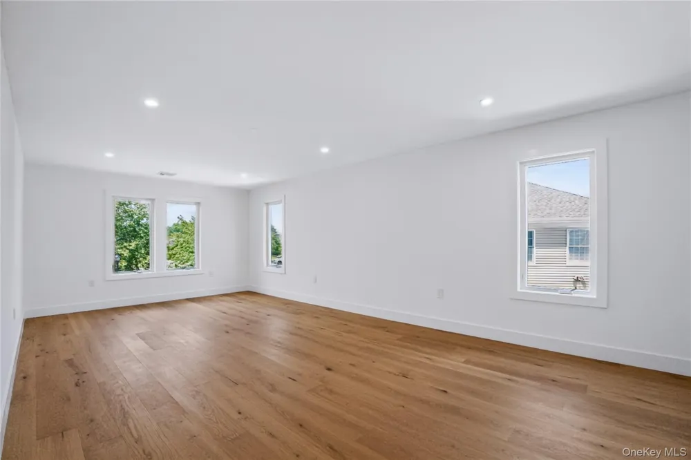 45 Glade Lane Levittown, NY 11756