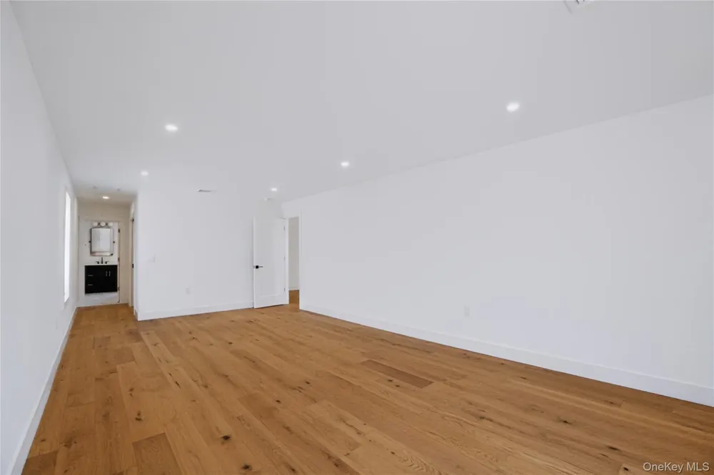45 Glade Lane Levittown, NY 11756