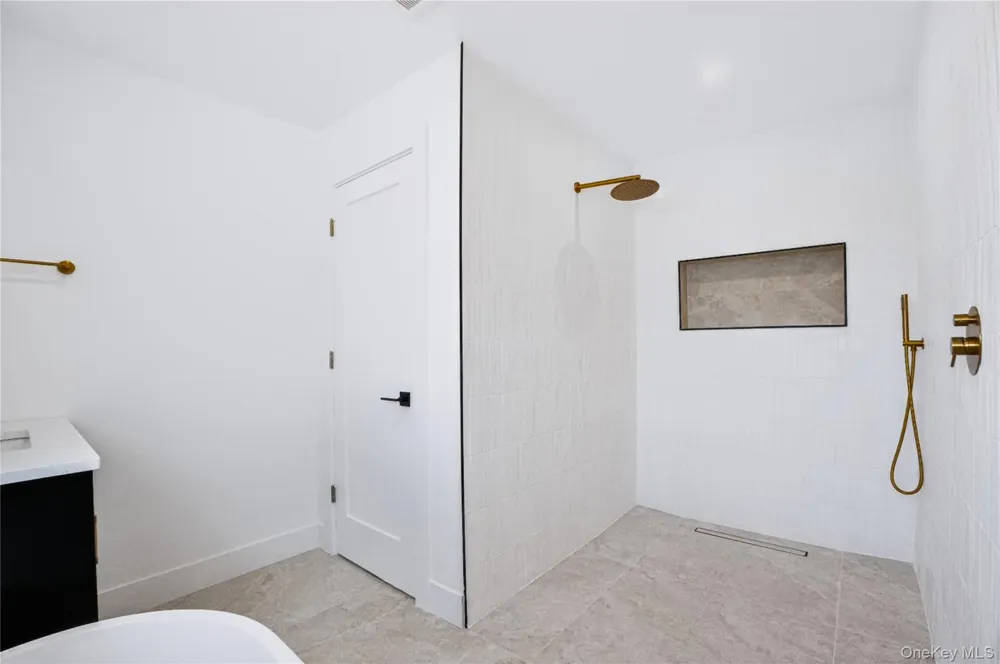 45 Glade Lane Levittown, NY 11756