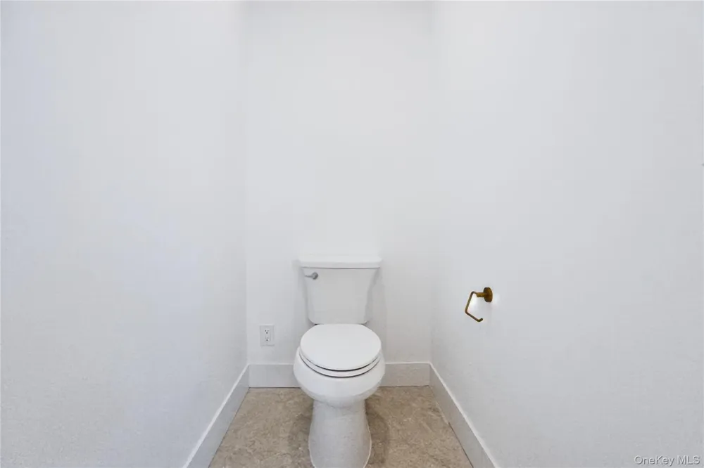 45 Glade Lane Levittown, NY 11756