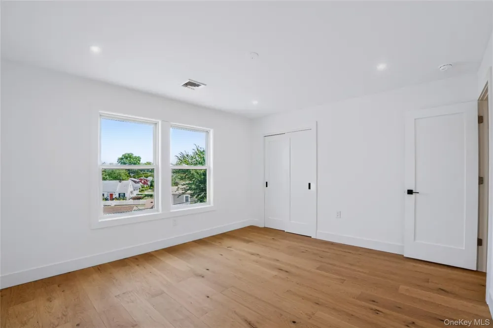45 Glade Lane Levittown, NY 11756