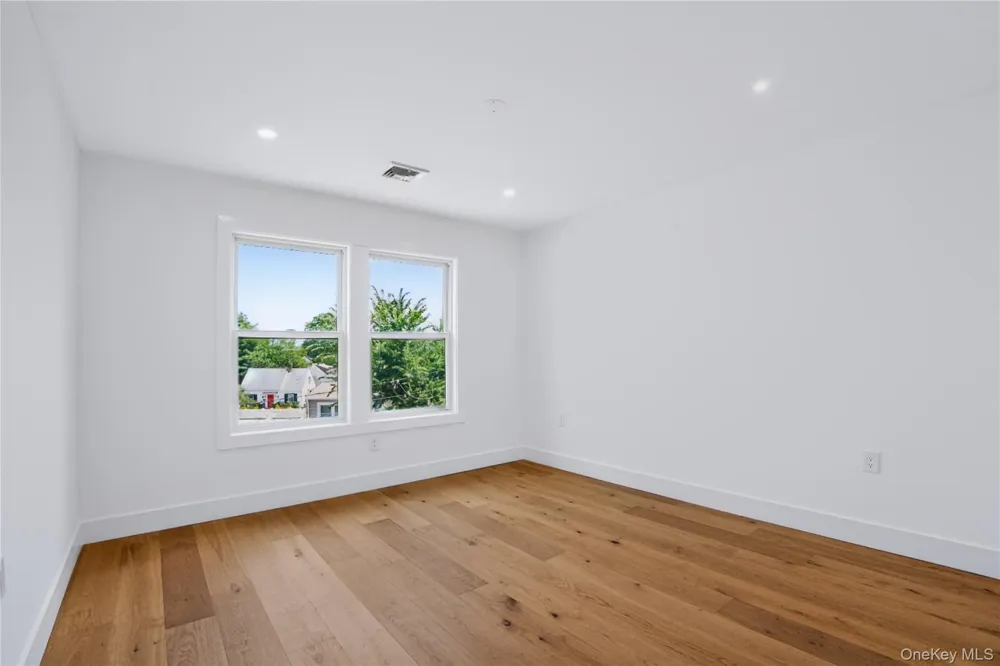 45 Glade Lane Levittown, NY 11756
