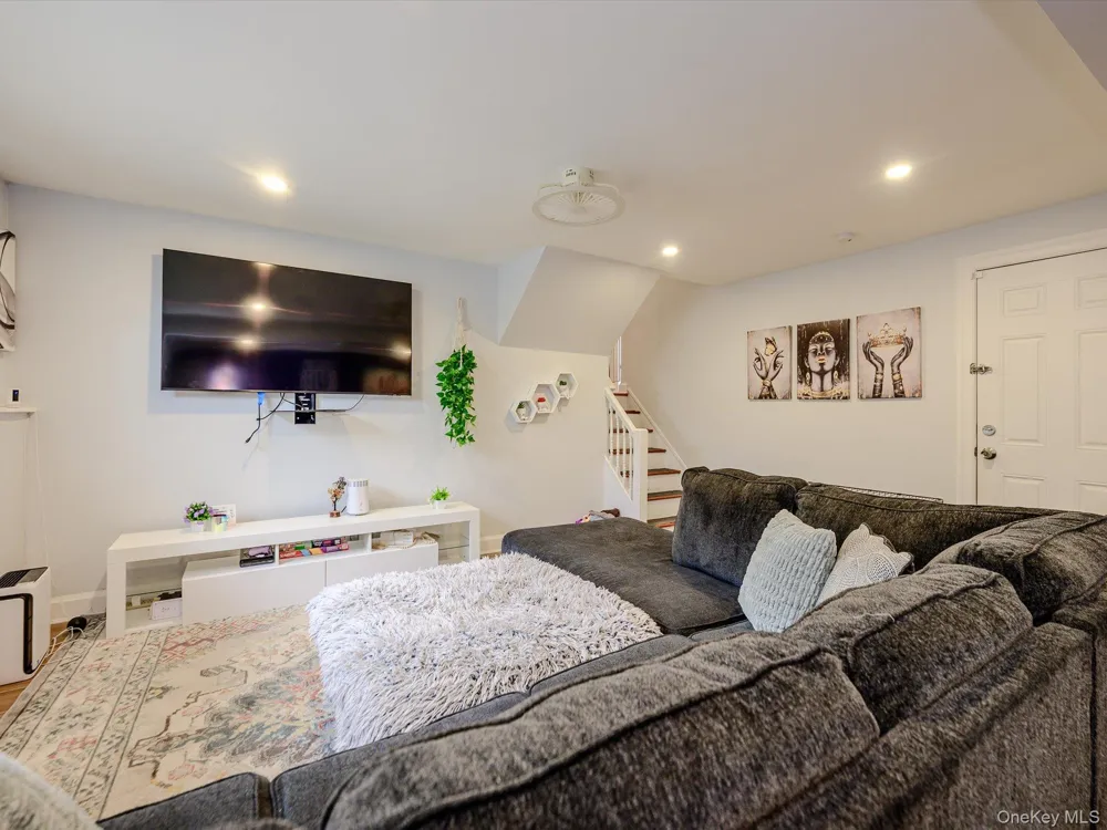 2182 Baylis Avenue Elmont, NY 11003