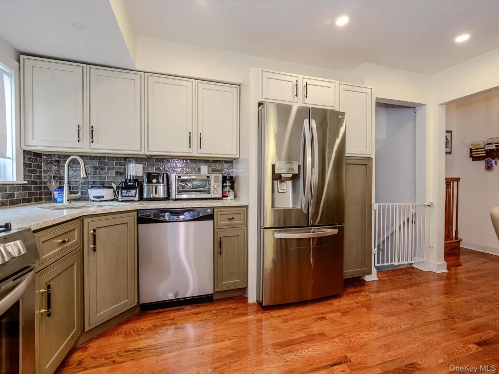 2182 Baylis Avenue Elmont, NY 11003