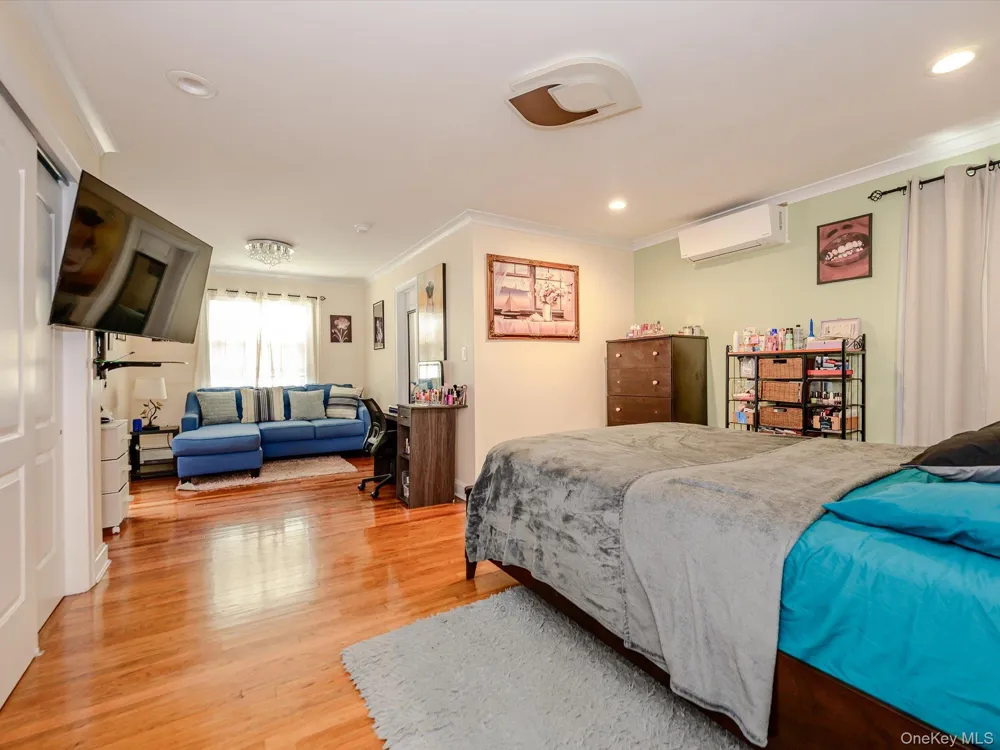 2182 Baylis Avenue Elmont, NY 11003