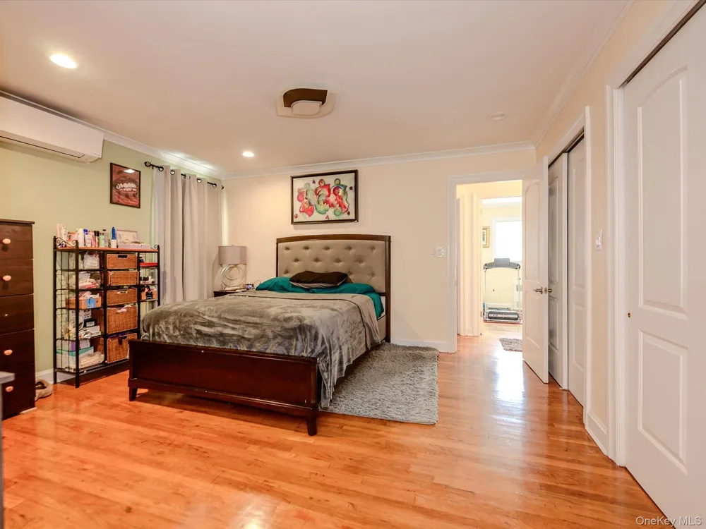 2182 Baylis Avenue Elmont, NY 11003