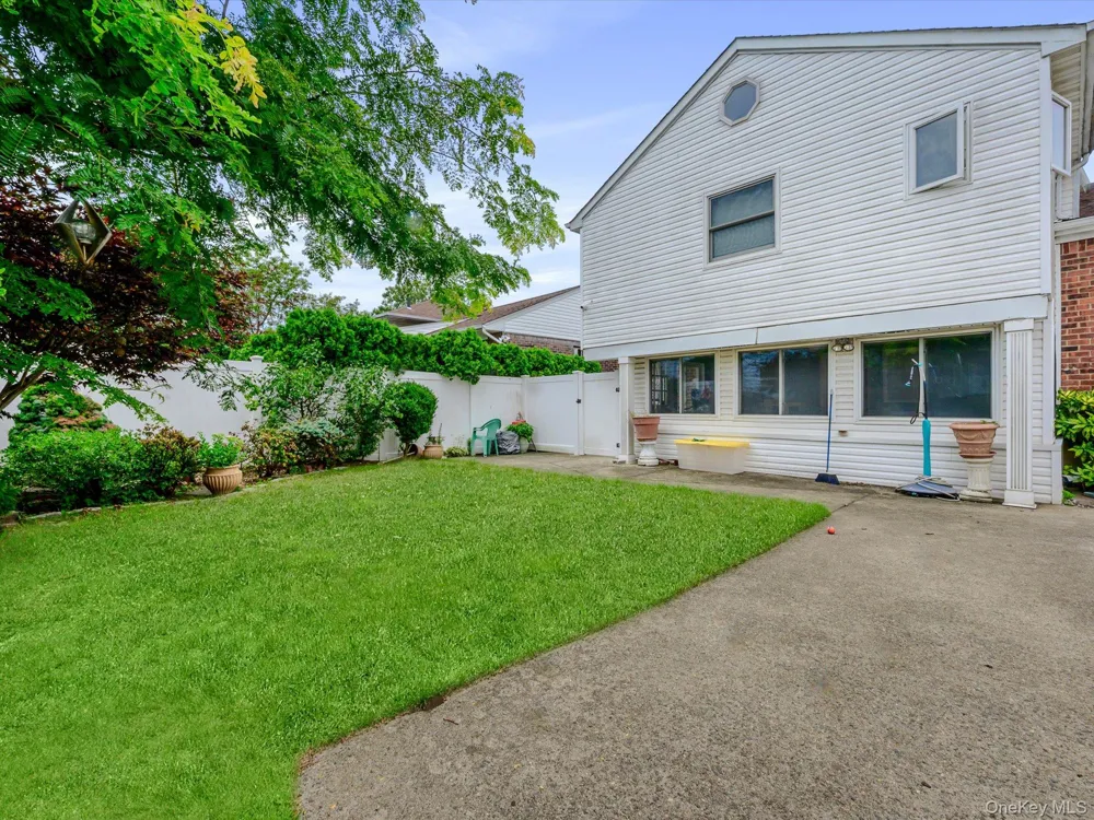 2182 Baylis Avenue Elmont, NY 11003