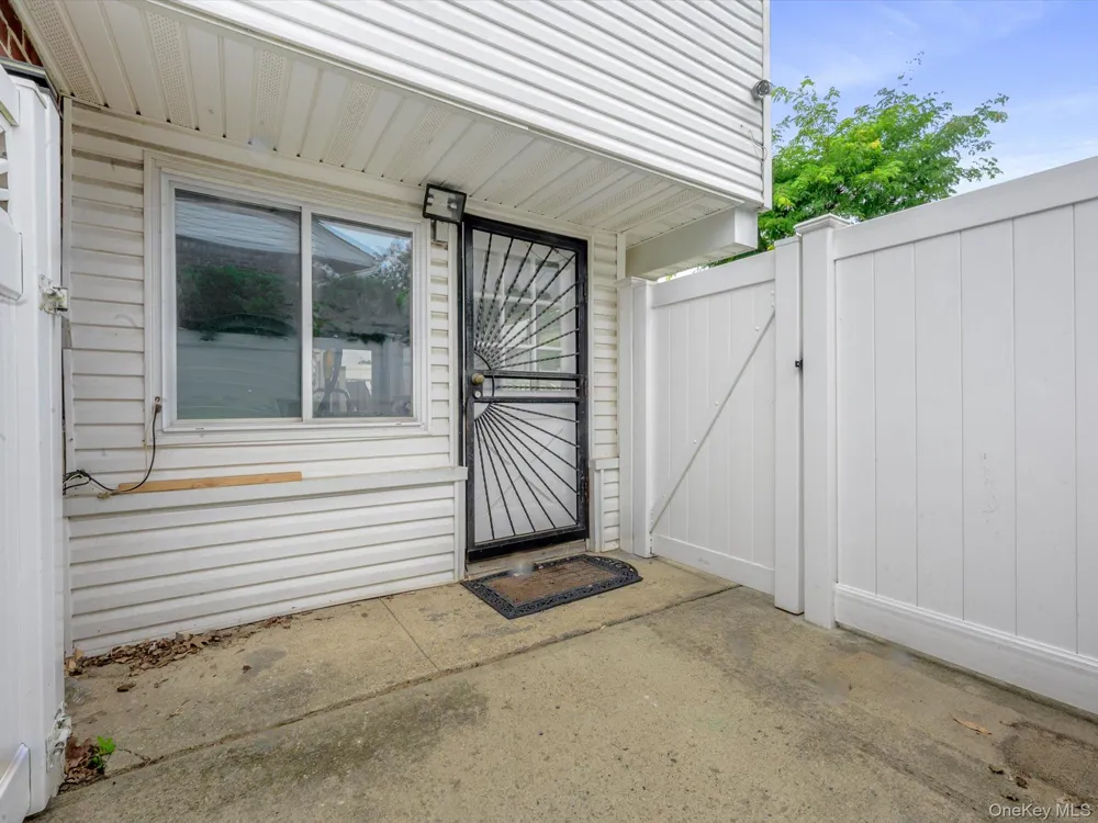 2182 Baylis Avenue Elmont, NY 11003