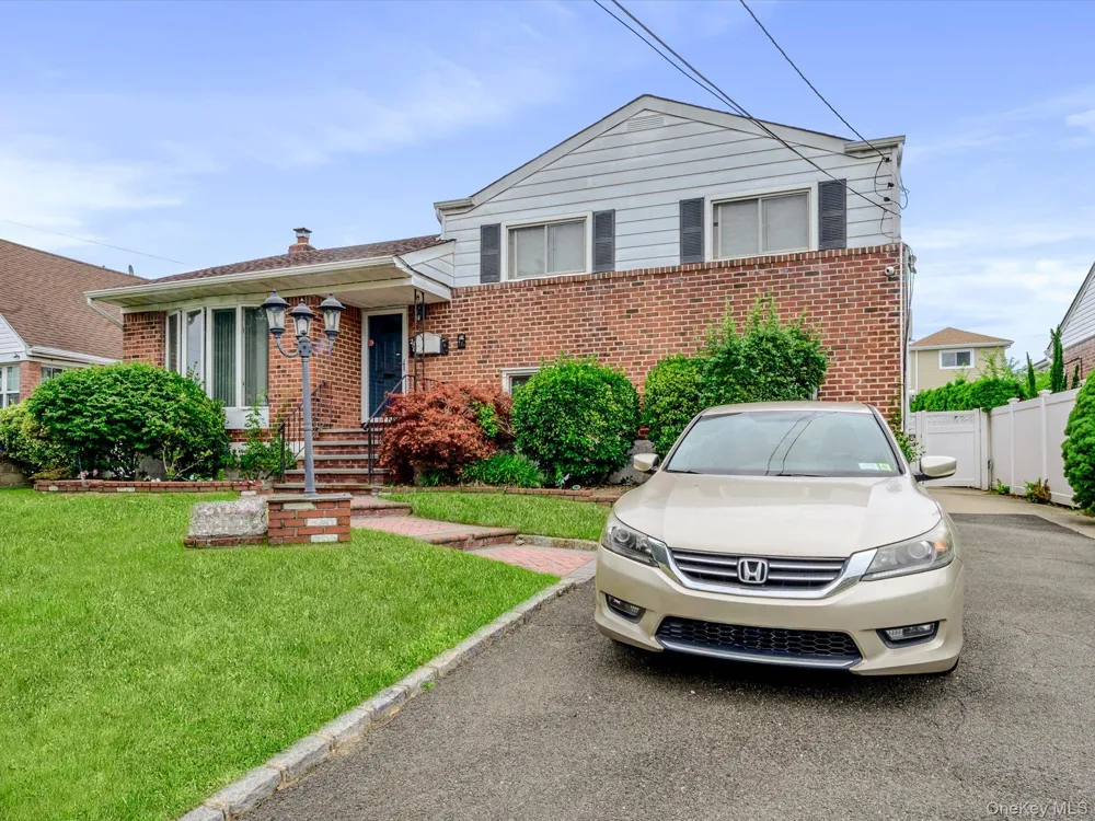2182 Baylis Avenue Elmont, NY 11003