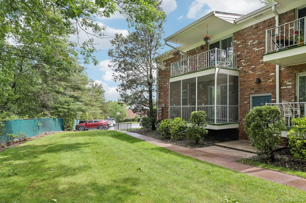 74 Bon Aire Circle #Q12 Suffern, NY 10901