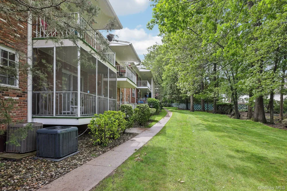 74 Bon Aire Circle #Q12 Suffern, NY 10901