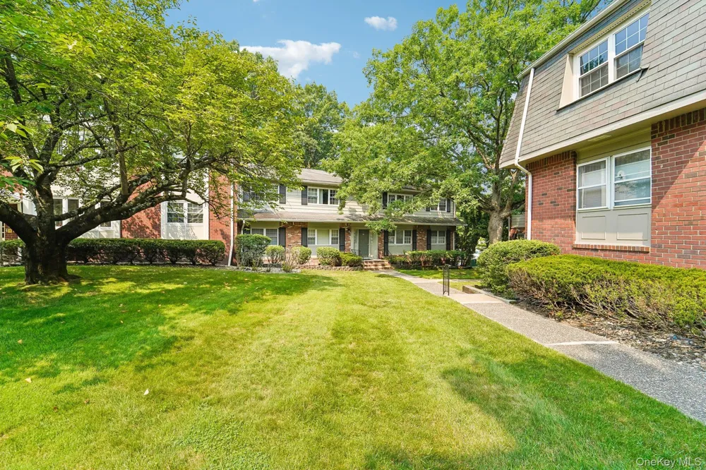 74 Bon Aire Circle #Q12 Suffern, NY 10901
