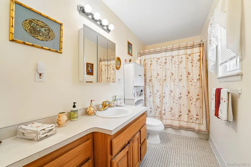 74 Bon Aire Circle #Q12 Suffern, NY 10901