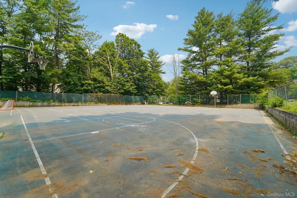 74 Bon Aire Circle #Q12 Suffern, NY 10901