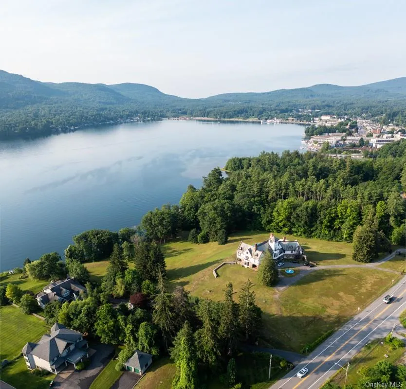 2978 Lakeshore Drive Lake George, NY 12845