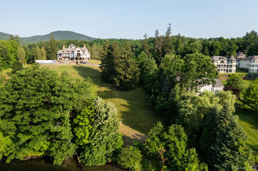 2978 Lakeshore Drive Lake George, NY 12845