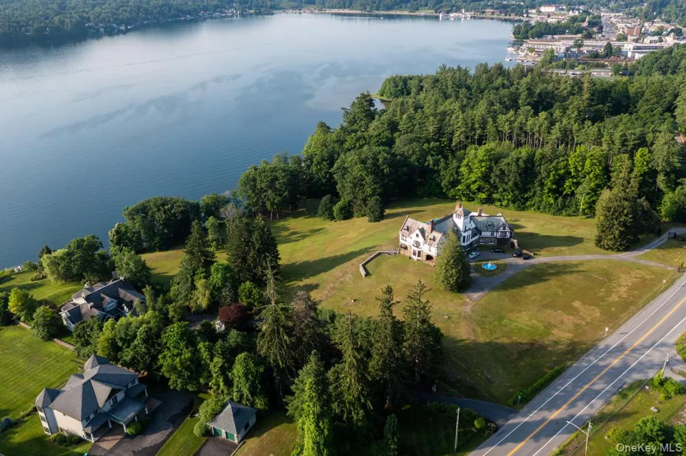 2978 Lakeshore Drive Lake George, NY 12845