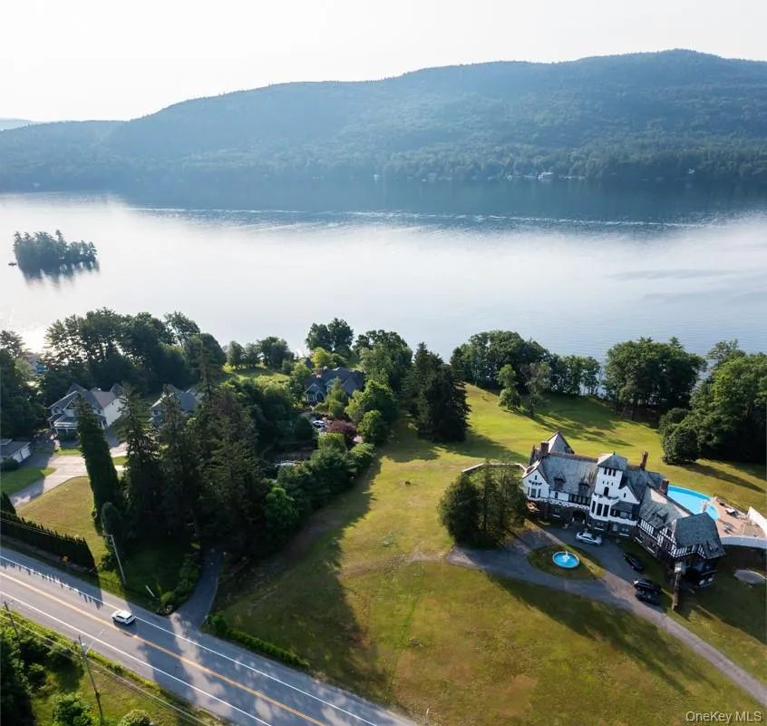 2978 Lakeshore Drive Lake George, NY 12845