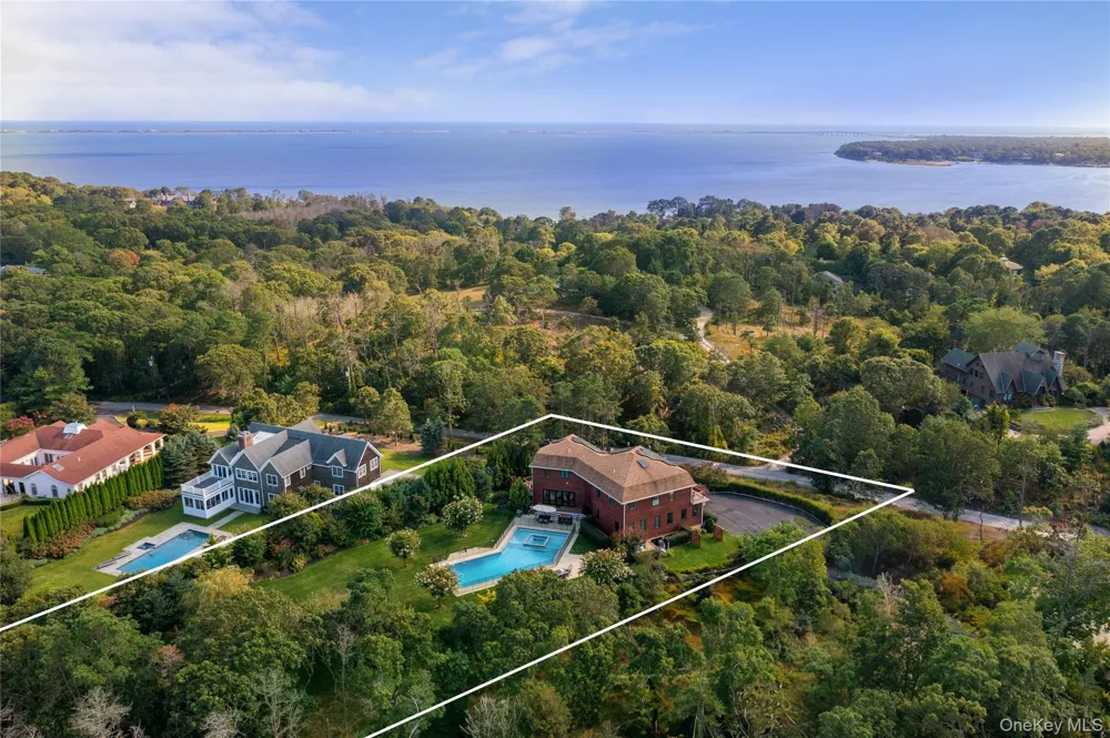 89 Old Canoe Place Road Hampton Bays, NY 11946