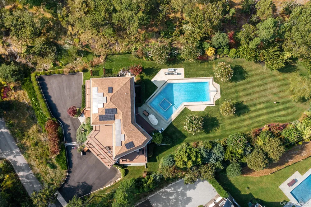89 Old Canoe Place Road Hampton Bays, NY 11946