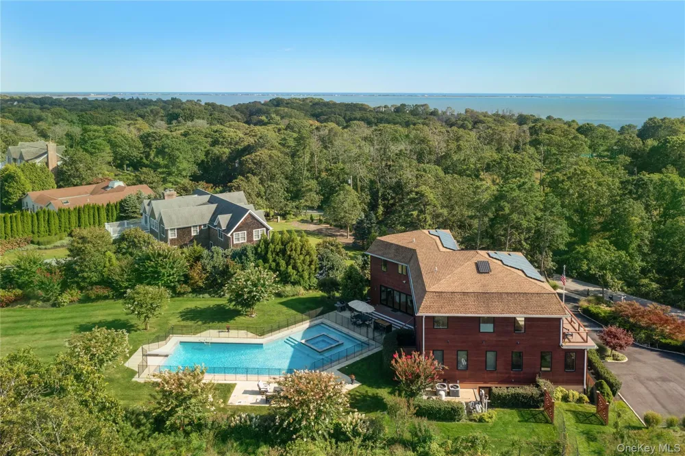 89 Old Canoe Place Road Hampton Bays, NY 11946