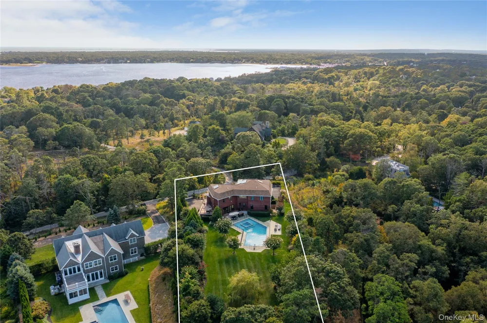 89 Old Canoe Place Road Hampton Bays, NY 11946