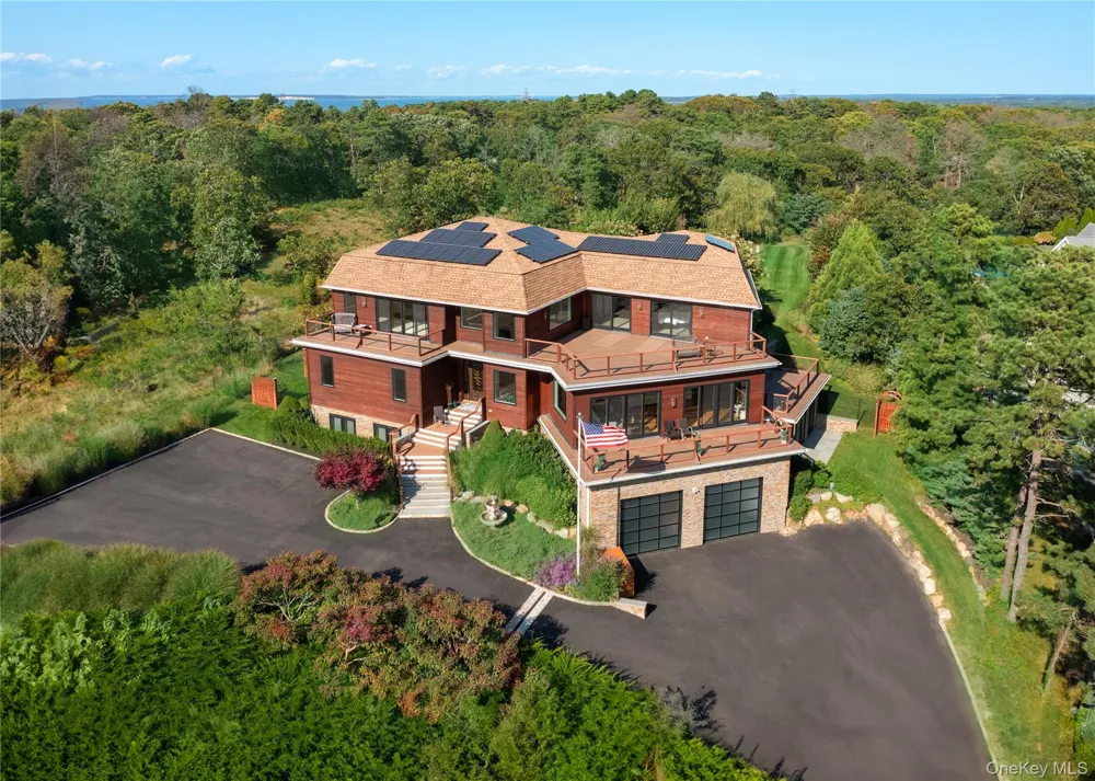 89 Old Canoe Place Road Hampton Bays, NY 11946