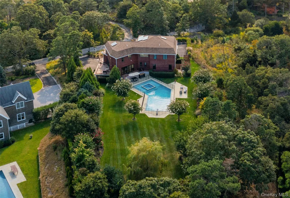 89 Old Canoe Place Road Hampton Bays, NY 11946