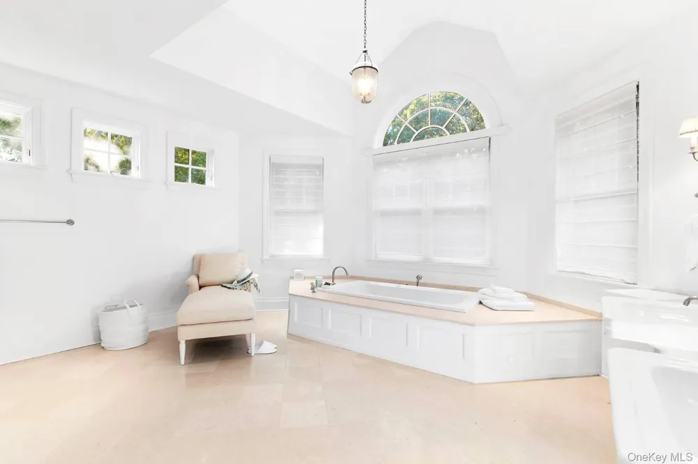 1477 Deerfield Road Water Mill, NY 11976