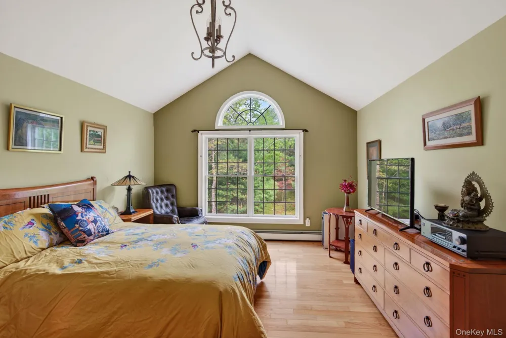 189 Bush Road Stone Ridge, NY 12484