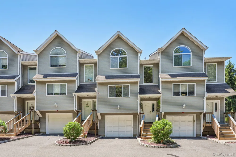 212 Arlington Court Bardonia, NY 10954