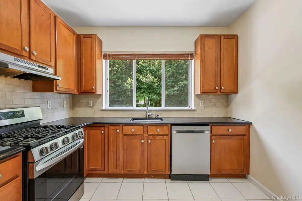 212 Arlington Court Bardonia, NY 10954