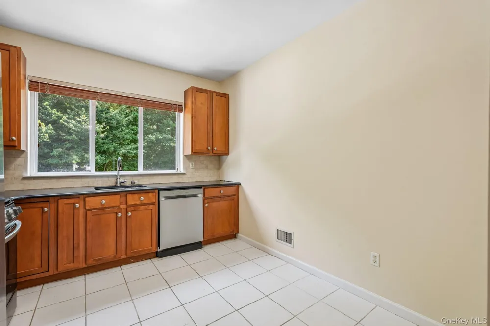 212 Arlington Court Bardonia, NY 10954