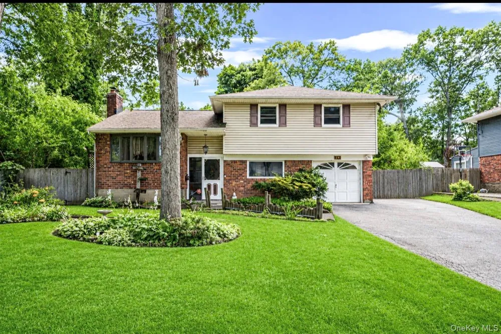 26 Harvard Lane Commack, NY 11725