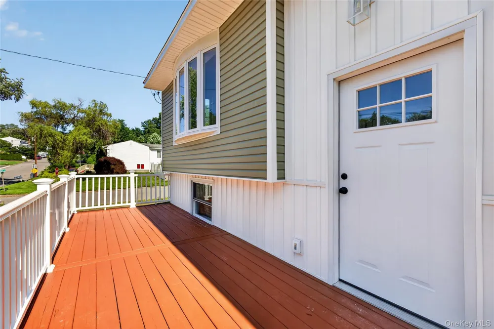 42 Crestwood Lane Farmingville, NY 11738