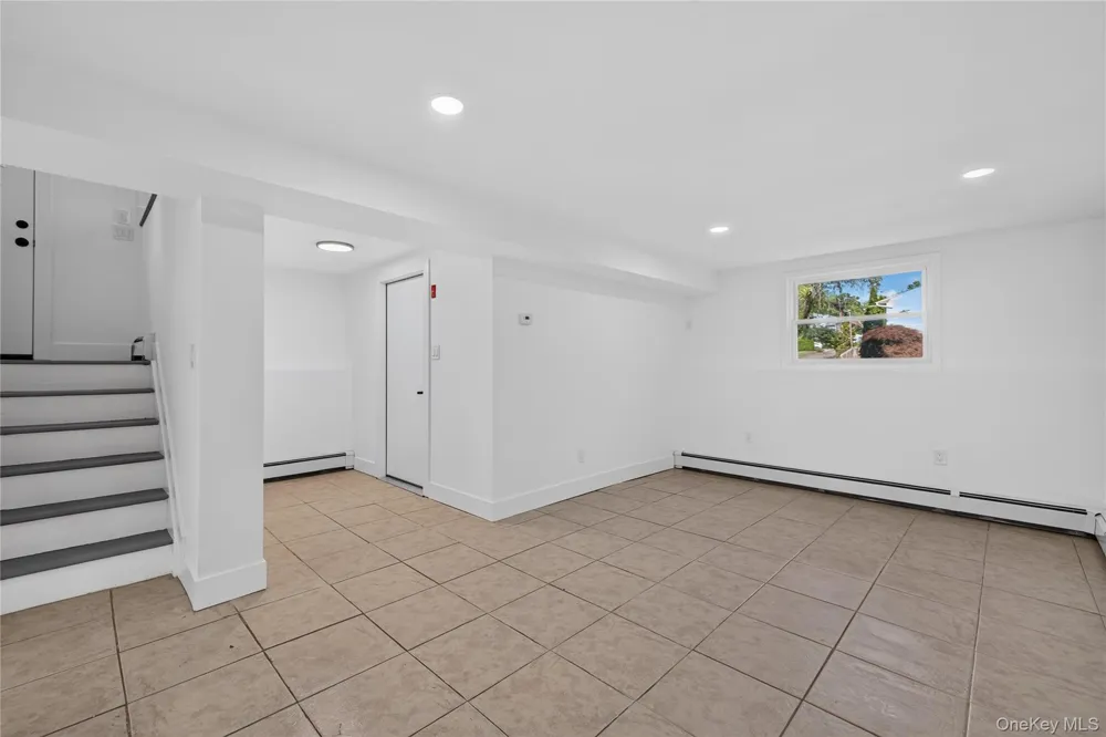 42 Crestwood Lane Farmingville, NY 11738