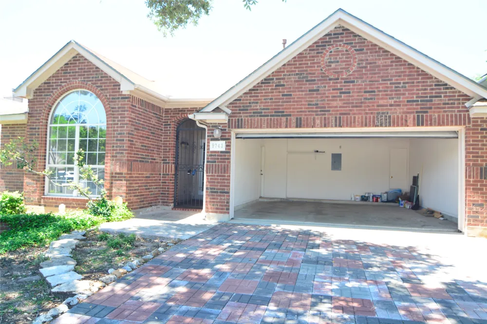 9743 Copperway Converse, TX 78109